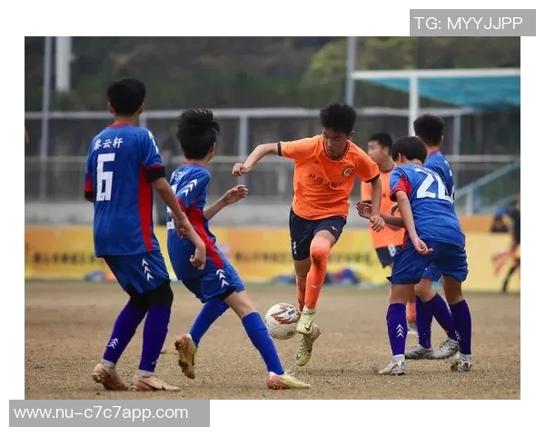 平民足球挑战顶级球星赛场对决，谁能突破极限创造奇迹