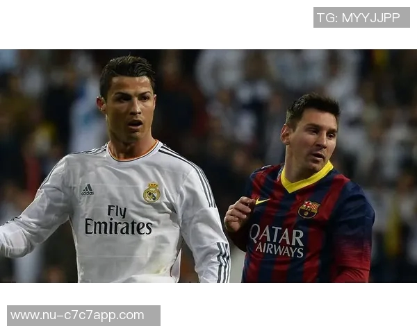 梅西C罗争锋再续传奇对决，谁能问鼎足球之巅续写辉煌篇章