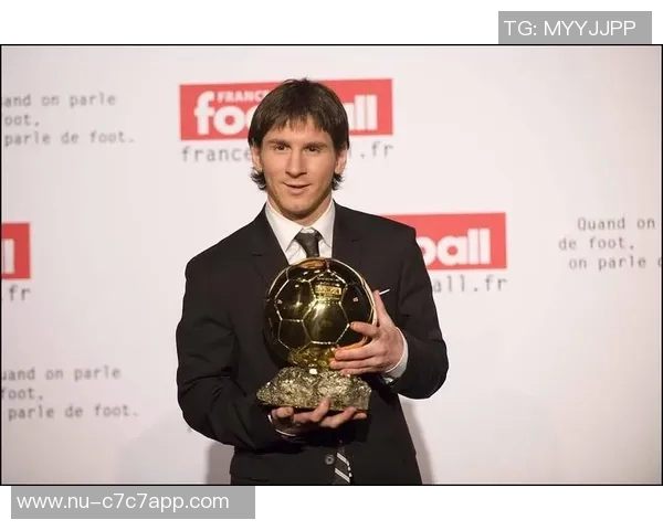 用足球塑造梦想与传奇的人物是谁 球星背后的故事与奋斗历程